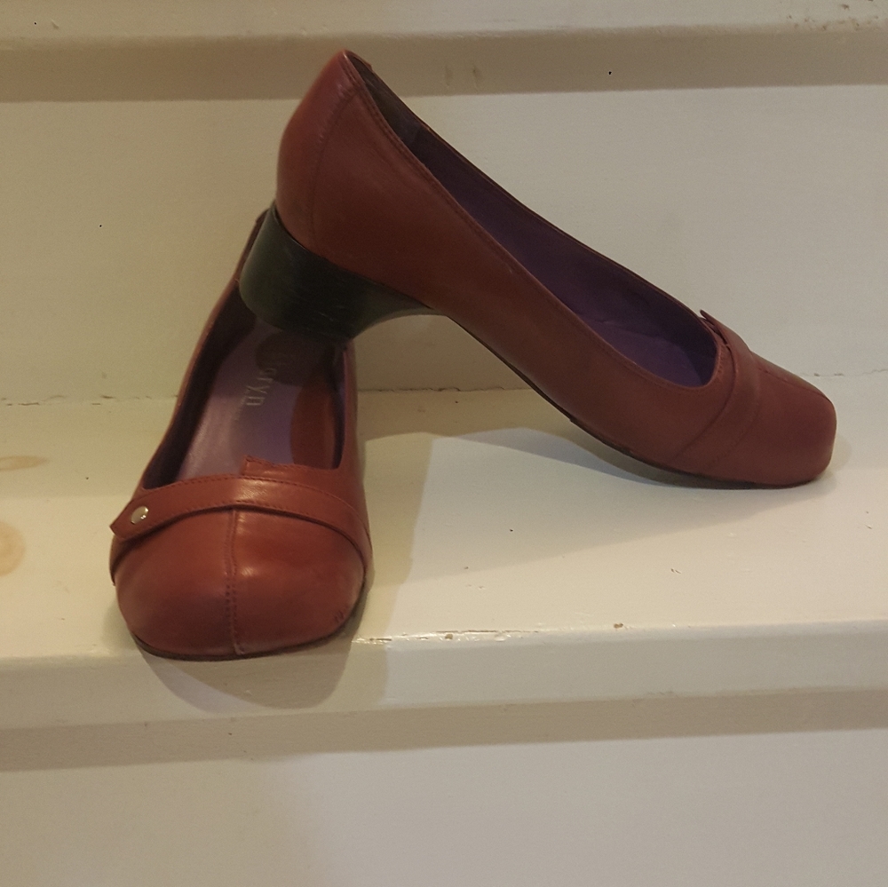 Shoes - Picture 5 of 7
